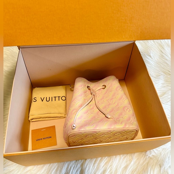 Louis Vuitton Limited edition Neonoe Stardust impriente pink shoulder bag - Picture 11 of 17